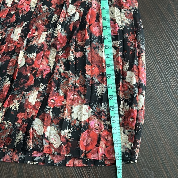 Forever 21 pleated satin midi skirt sz S - Picture 8 of 9